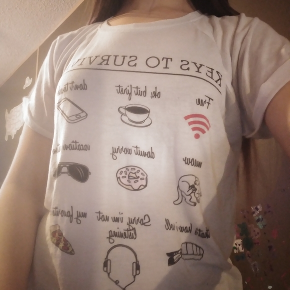 Woman's Tshirt "keys to survival" - Picture 2 of 2